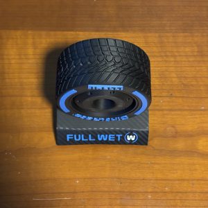 pneu pirelli f1 full wet (maxi pluie/bleu) avec socle à effet carbone