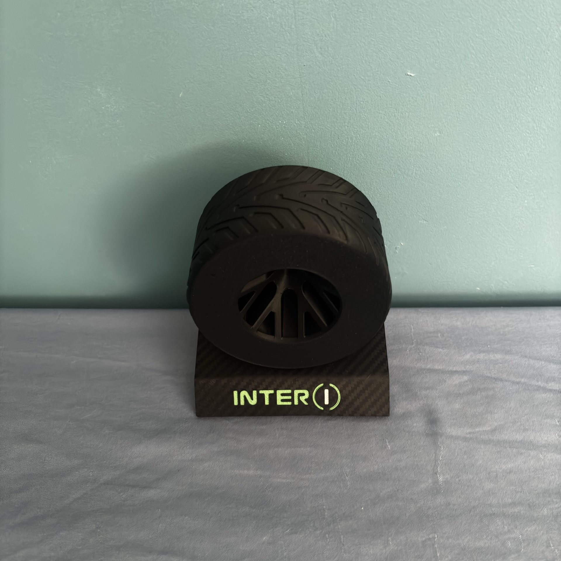 pneu f1 2026 inter avec socle effet carbone