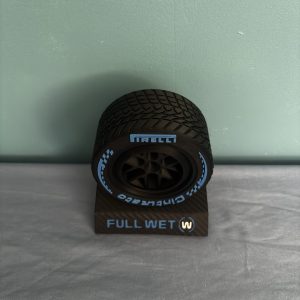 pneu f1 2026 full wet avec socle effet carbone