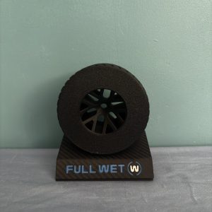pneu f1 2026 full wet avec socle effet carbone