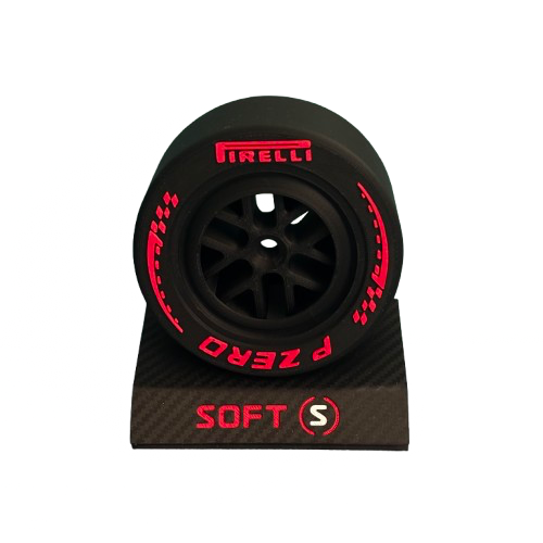 pneu f1 2026 soft avec socle effet carbone