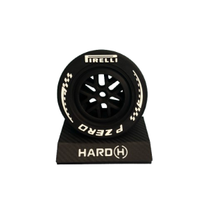 pneu f1 2026 hard avec socle effet carbone